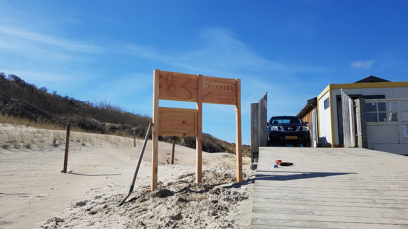 uithangbord, douglashout, maatwerk